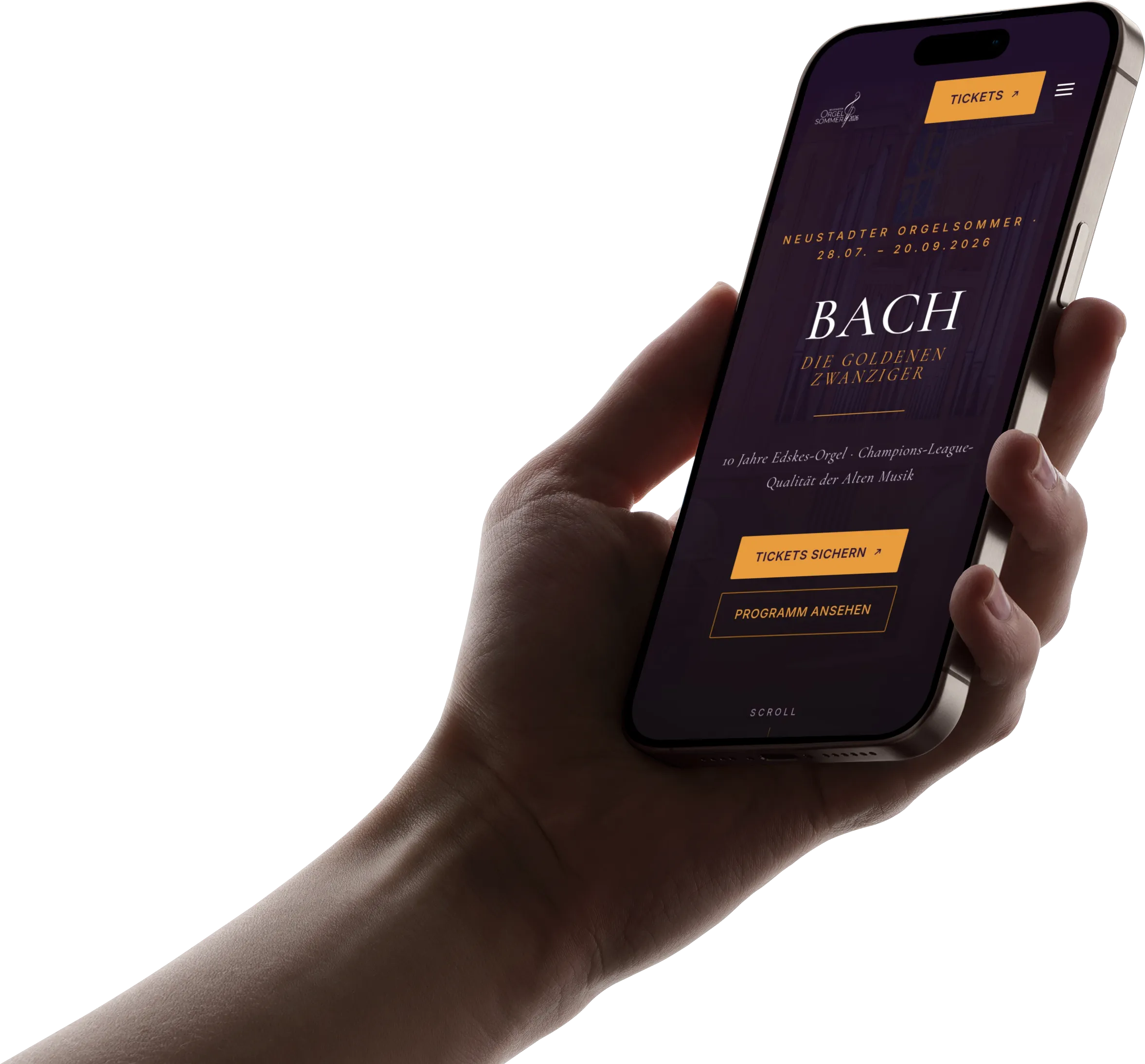 Eine Hand hält ein Smartphone mit der mobilen Ansicht des Neustadter Orgelsommers